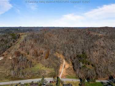 4694 Parkersburg Road, Reedy, WV 25270