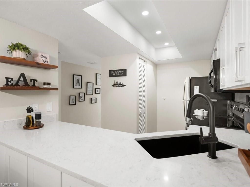 600 Neapolitan Way, Unit 225, Naples, FL 34103 Photo