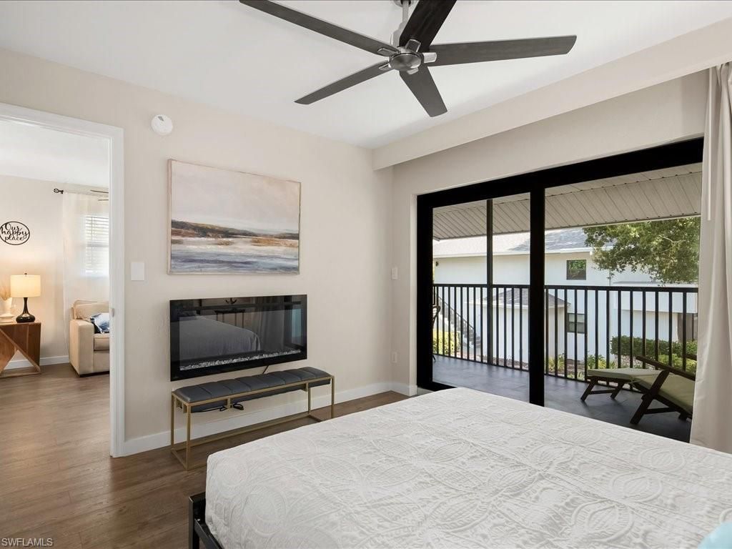 600 Neapolitan Way, Unit 225, Naples, FL 34103 Photo