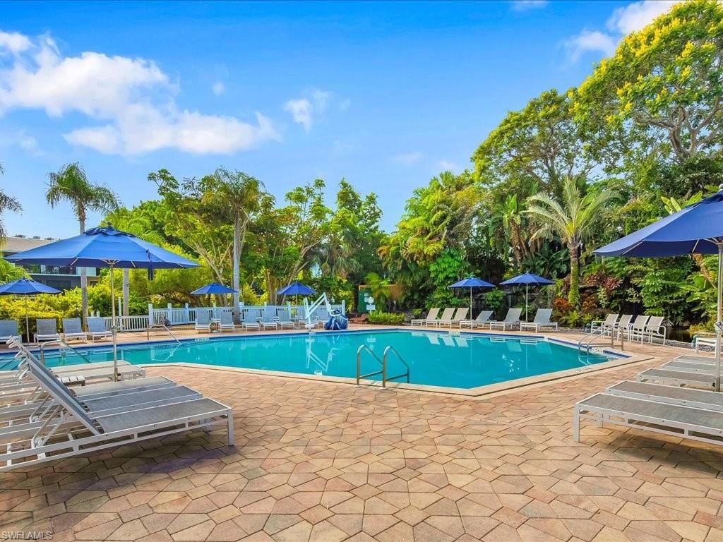 600 Neapolitan Way, Unit 225, Naples, FL 34103 Photo