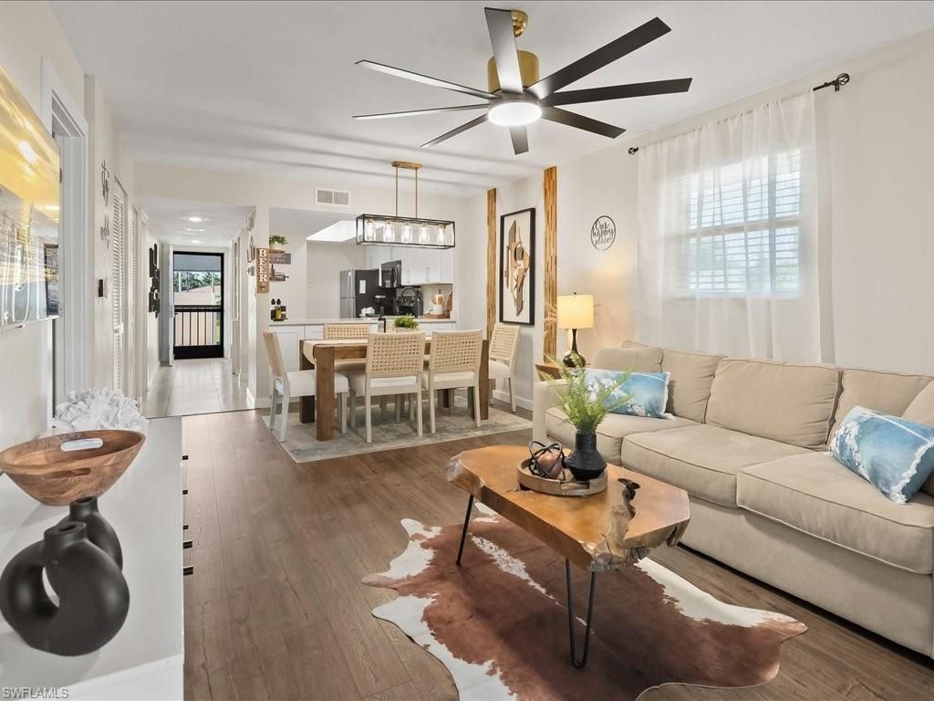 600 Neapolitan Way, Unit 225, Naples, FL 34103 Photo