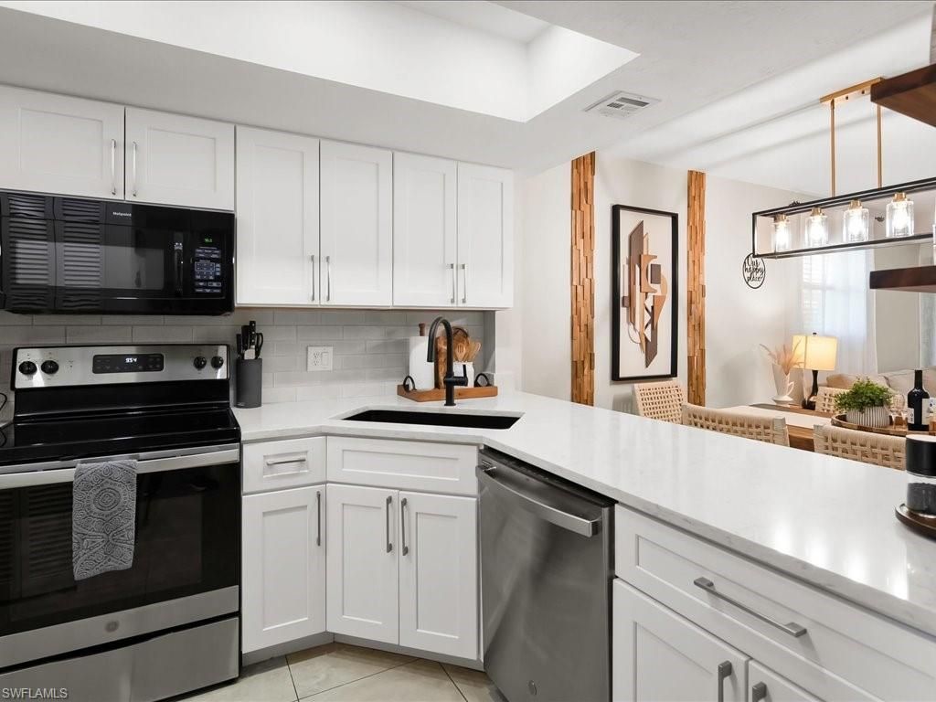 600 Neapolitan Way, Unit 225, Naples, FL 34103 Photo