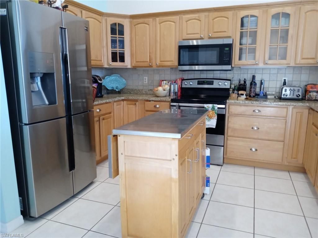 3184 Stringfellow Rd, Saint James City, FL 33956 Photo