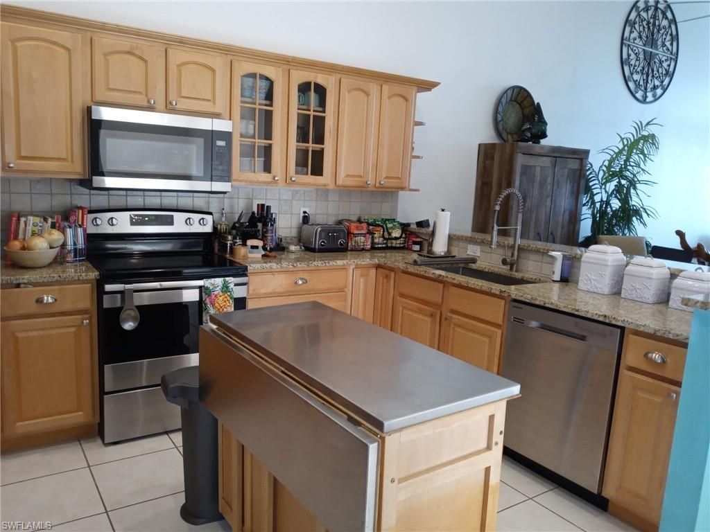 3184 Stringfellow Rd, Saint James City, FL 33956 Photo