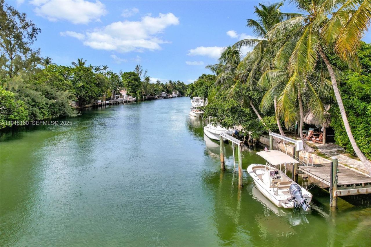 4035 N Meridian Ave, Unit 306, Miami Beach, FL 33140 Photo