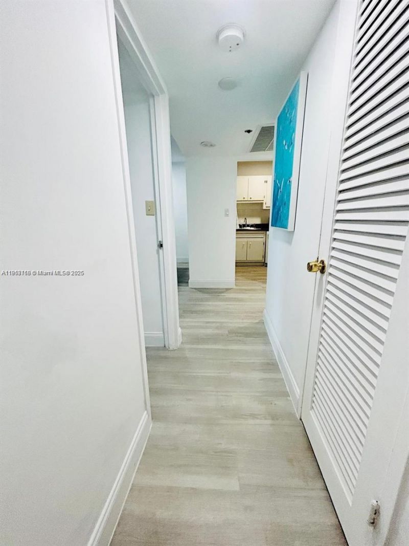 100 Lincoln Rd, Unit 535, Miami Beach, FL 33139 Photo