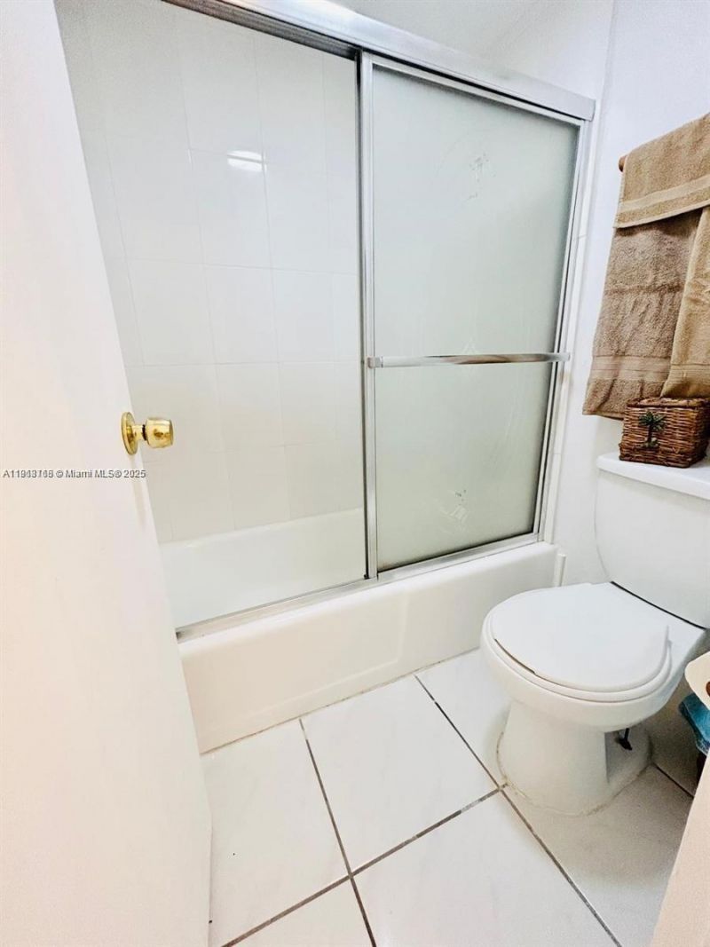 100 Lincoln Rd, Unit 535, Miami Beach, FL 33139 Photo