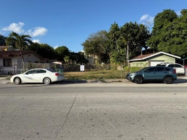 1121 NW 2nd St, Miami, FL 33128