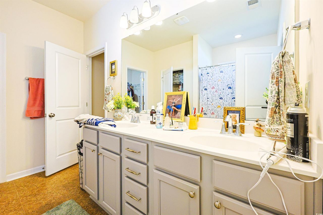 696 Tattlesbury Dr. Photo 16