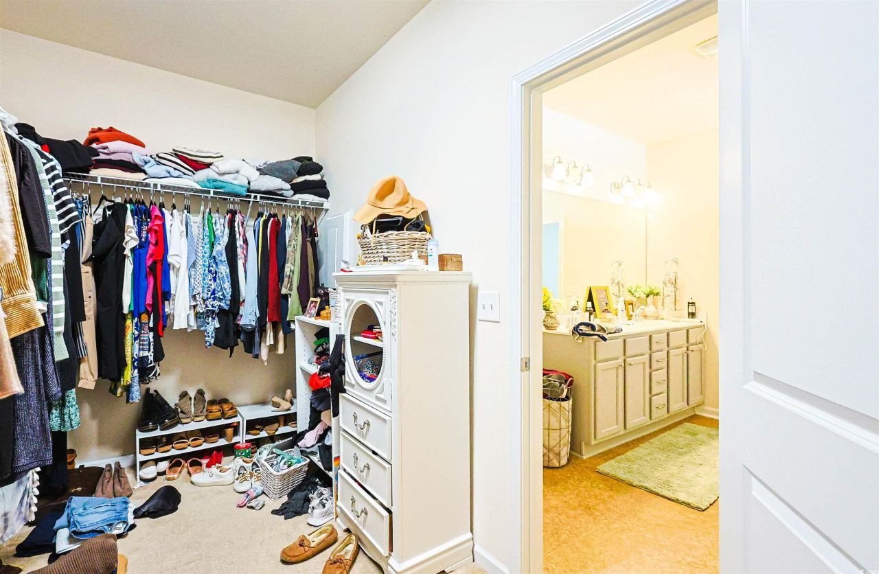 696 Tattlesbury Dr. Photo 20