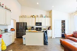 696 Tattlesbury Dr. photo 4