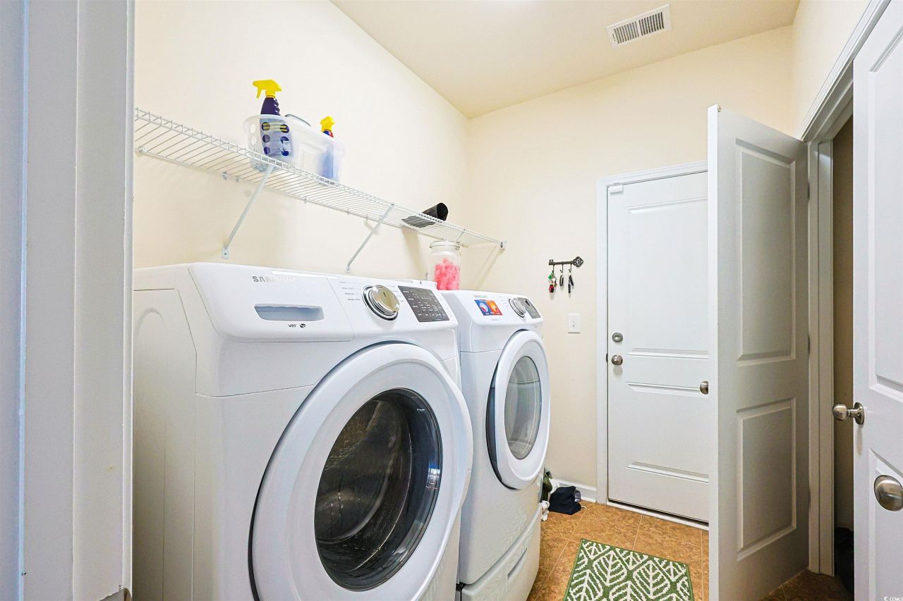 696 Tattlesbury Dr. Photo 31