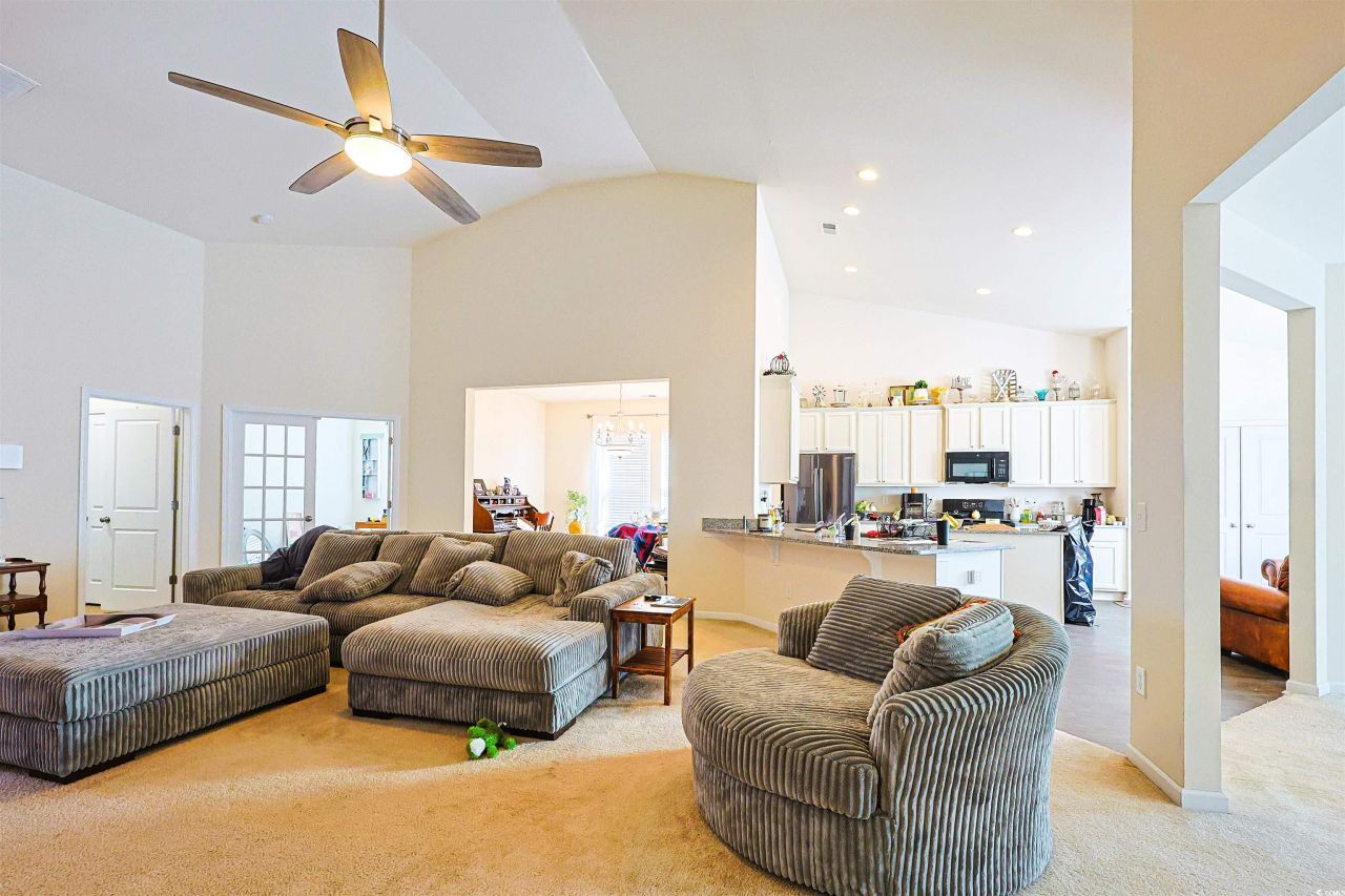 696 Tattlesbury Dr. Photo 6