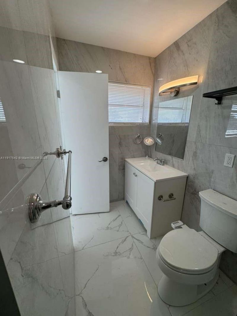 15201 NE 6th Ave, Unit C312, Miami, FL 33162 Photo