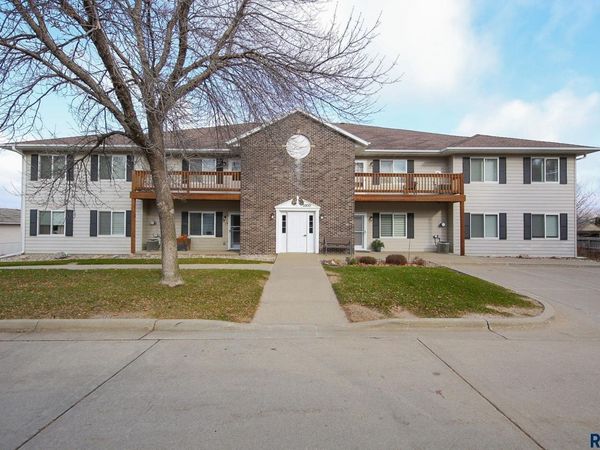 3300 W Miles Pl, Unit 201, Sioux Falls, SD 57108