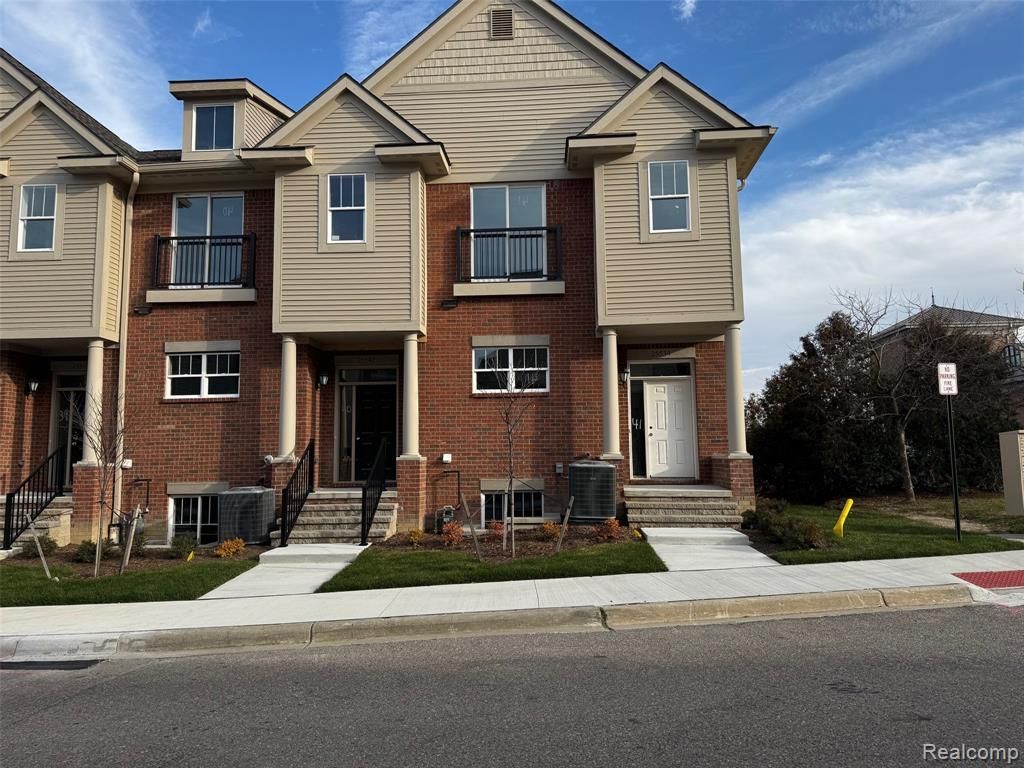 25534 Grandview Lane, Novi, MI 48375 Main Photo