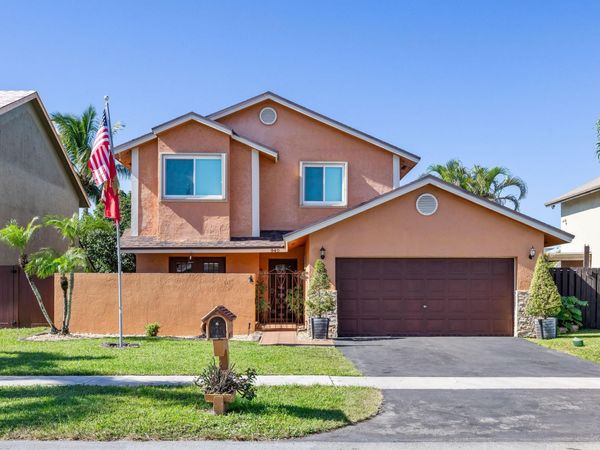 940 SW 96th Avenue, Pembroke Pines, FL 33025