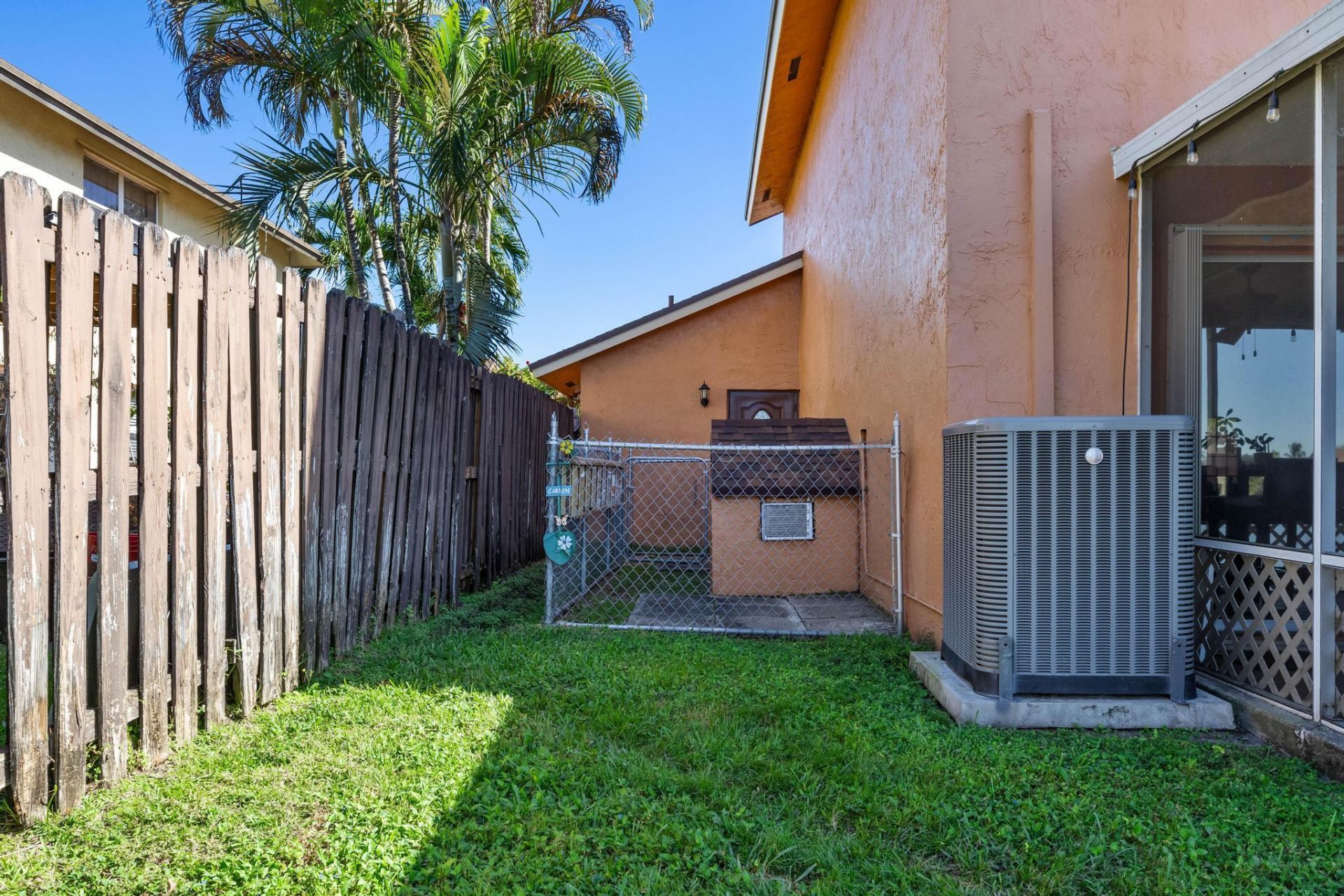 940 SW 96th Avenue, Pembroke Pines, FL 33025 Photo