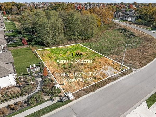 9198 N Chestnut Avenue, Kansas City, MO 64156