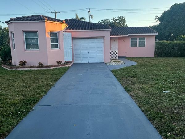 1600 Van Buren Street, Hollywood, FL 33020