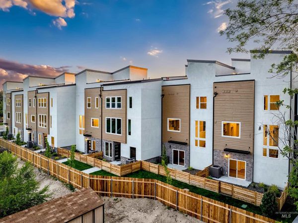 2044 S Mackinnon Ln, Boise, ID 83706