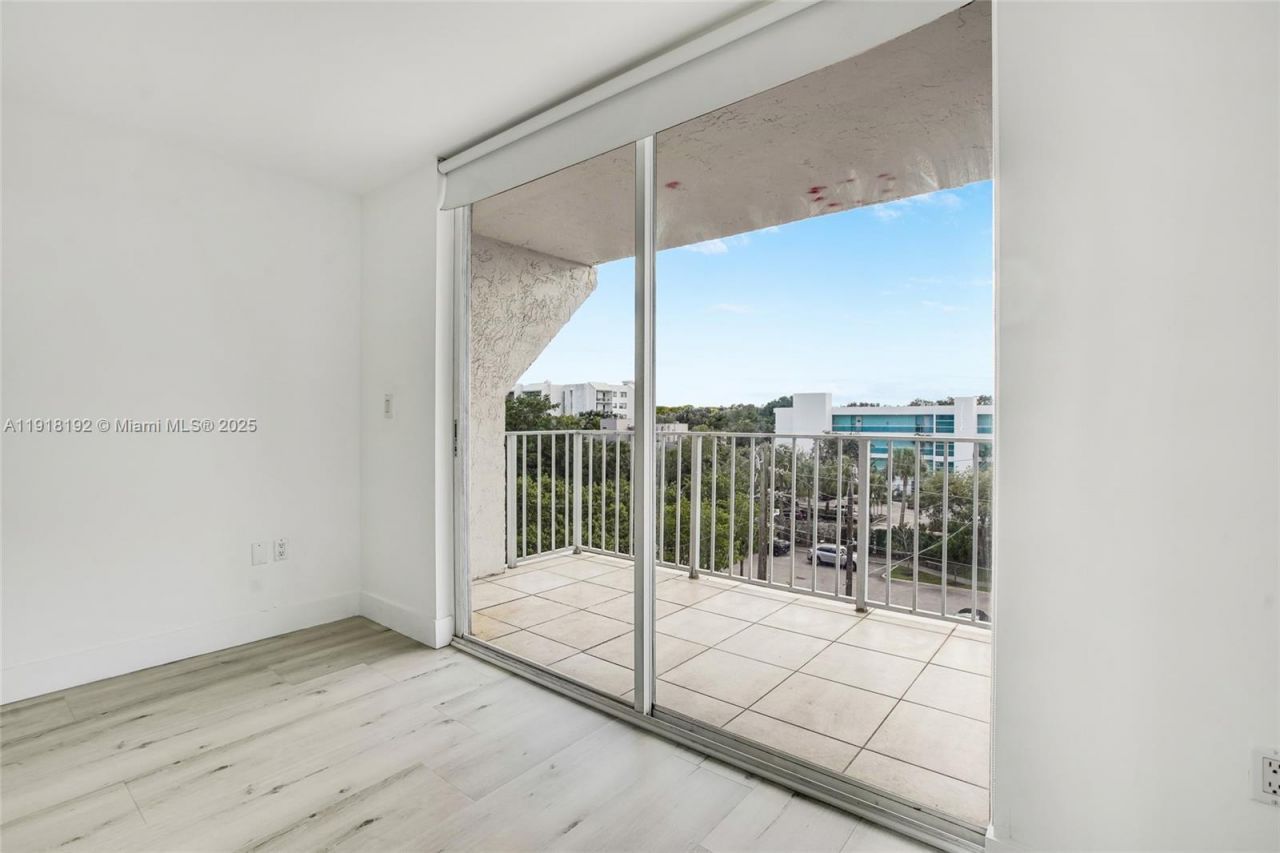 650 NE 64th St, Unit G506, Miami, FL 33138 Photo