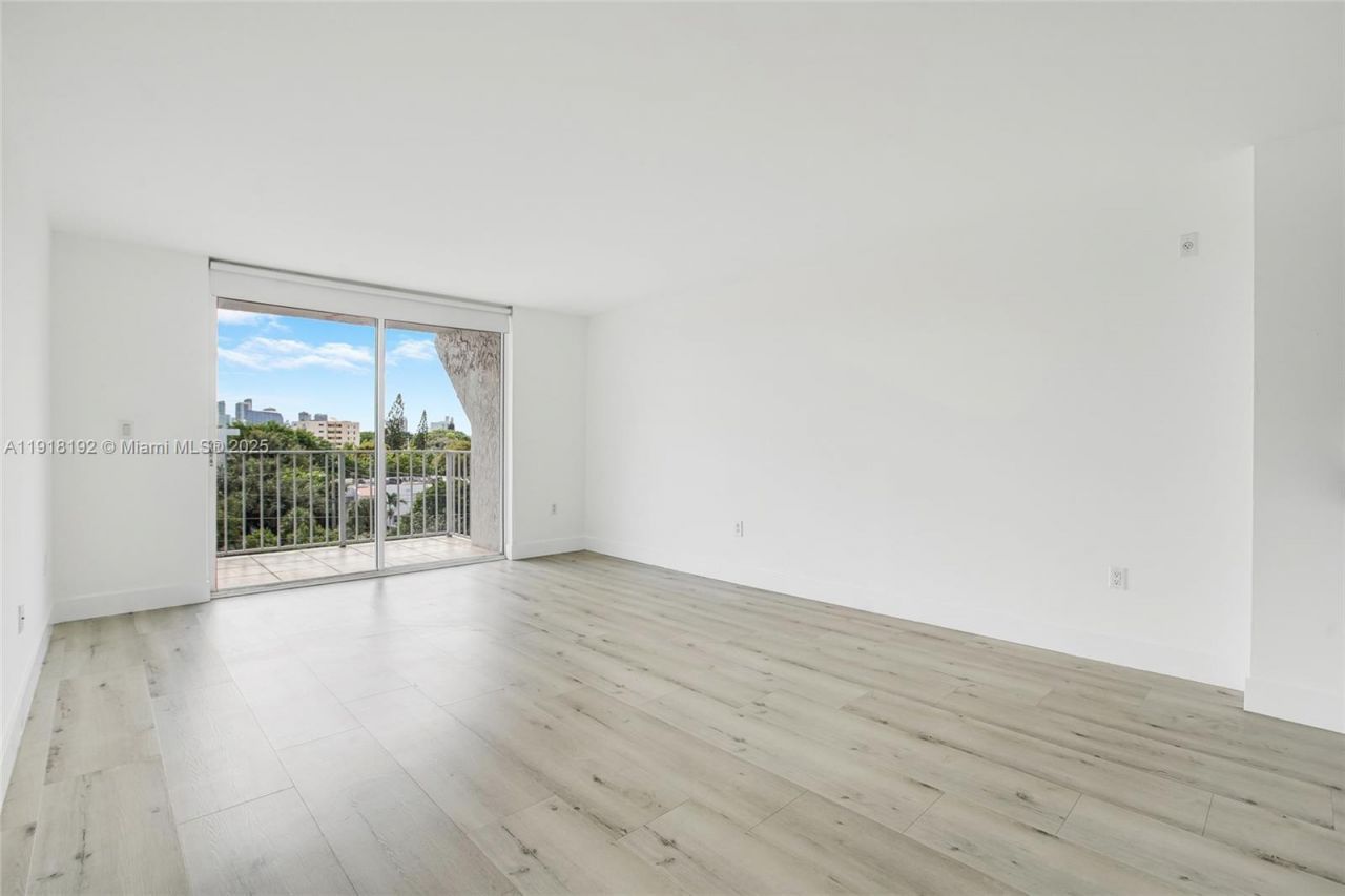 650 NE 64th St, Unit G506, Miami, FL 33138 Photo