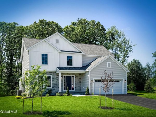 8 Seville Way, Selkirk, NY 12054