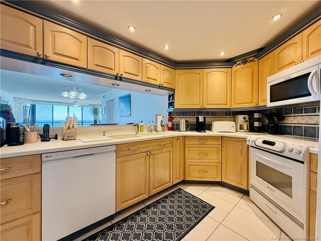 9500 S Ocean Drive, Unit 905, Jensen Beach, FL 34957 Photo