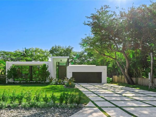 1002 NE 117th St, Biscayne Park, FL 33161