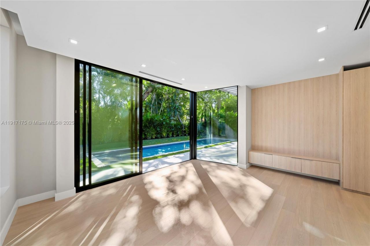 1002 NE 117th St, Biscayne Park, FL 33161 Photo