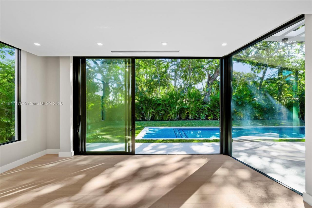 1002 NE 117th St, Biscayne Park, FL 33161 Photo