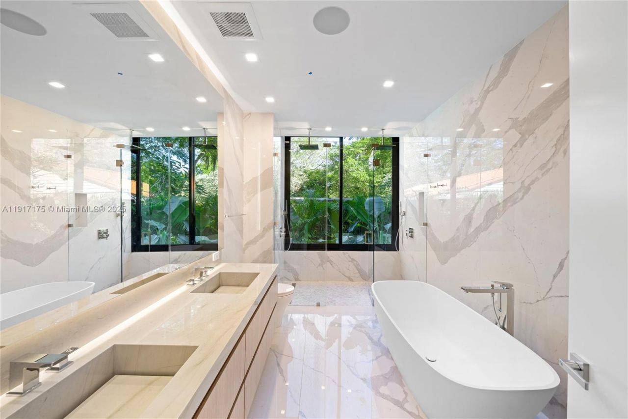 1002 NE 117th St, Biscayne Park, FL 33161 Photo