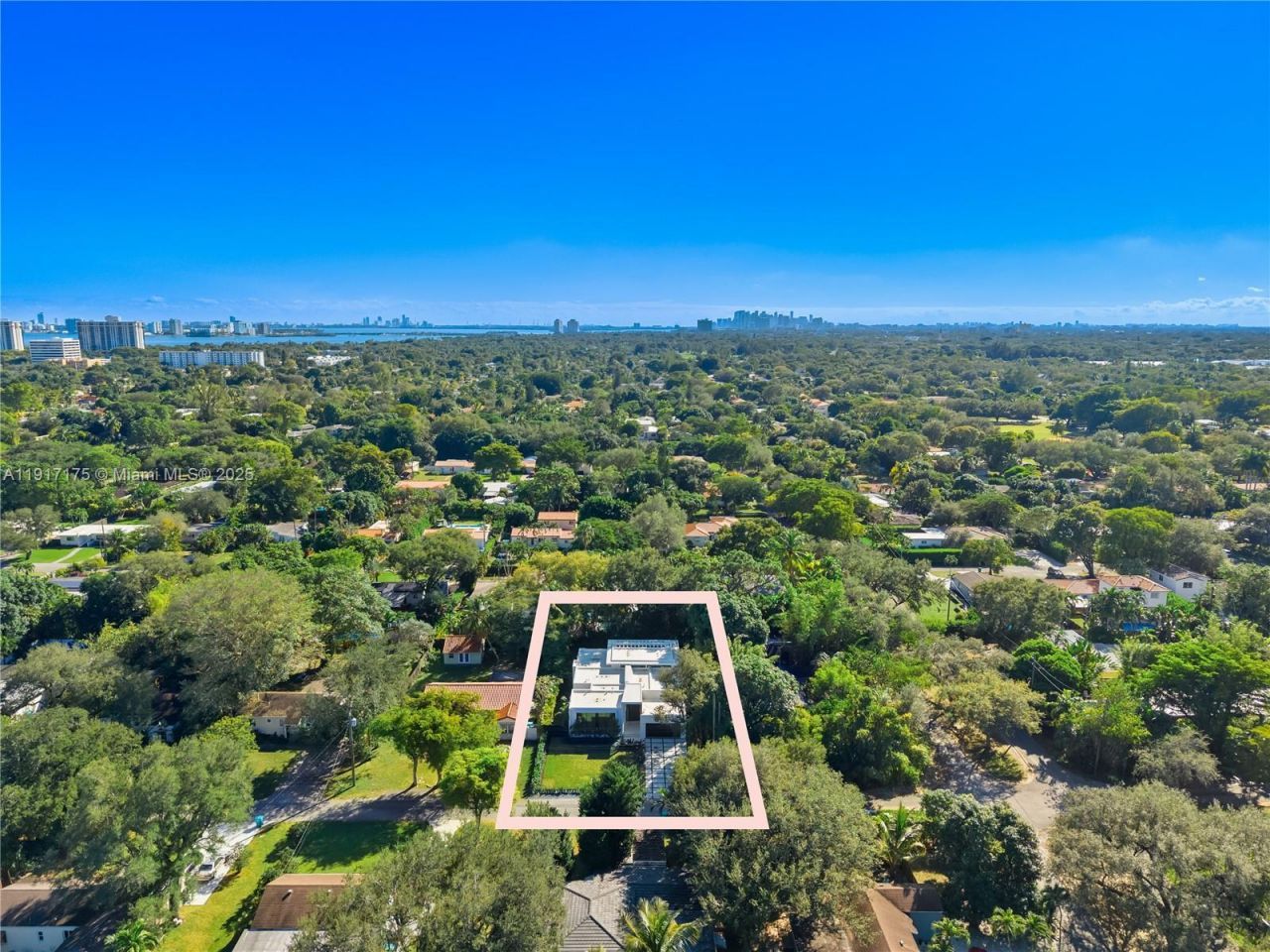 1002 NE 117th St, Biscayne Park, FL 33161 Photo