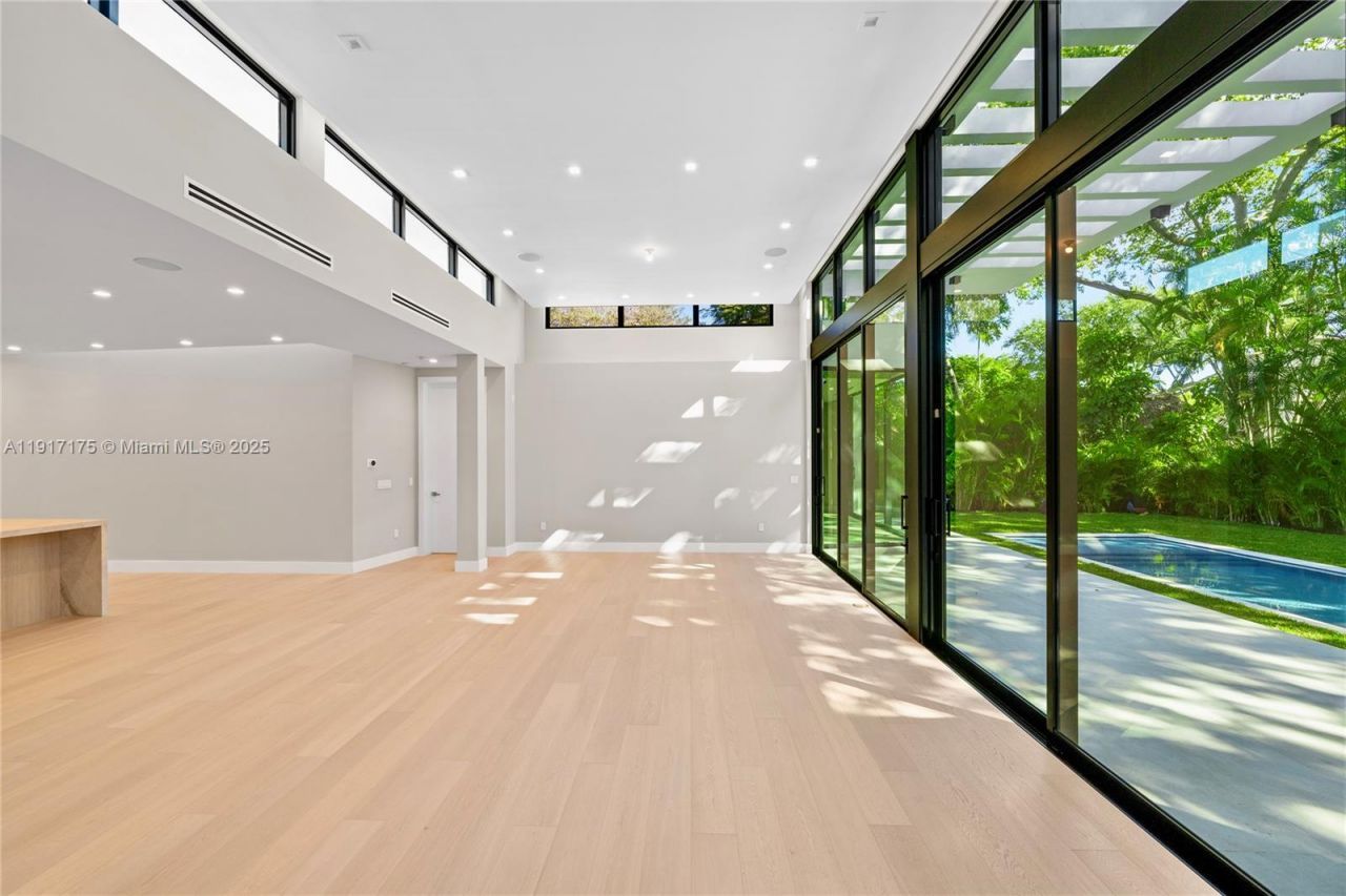 1002 NE 117th St, Biscayne Park, FL 33161 Photo