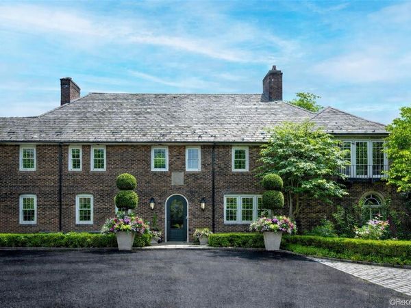 9 Meadow Spring Lane, Glen Cove, NY 11542