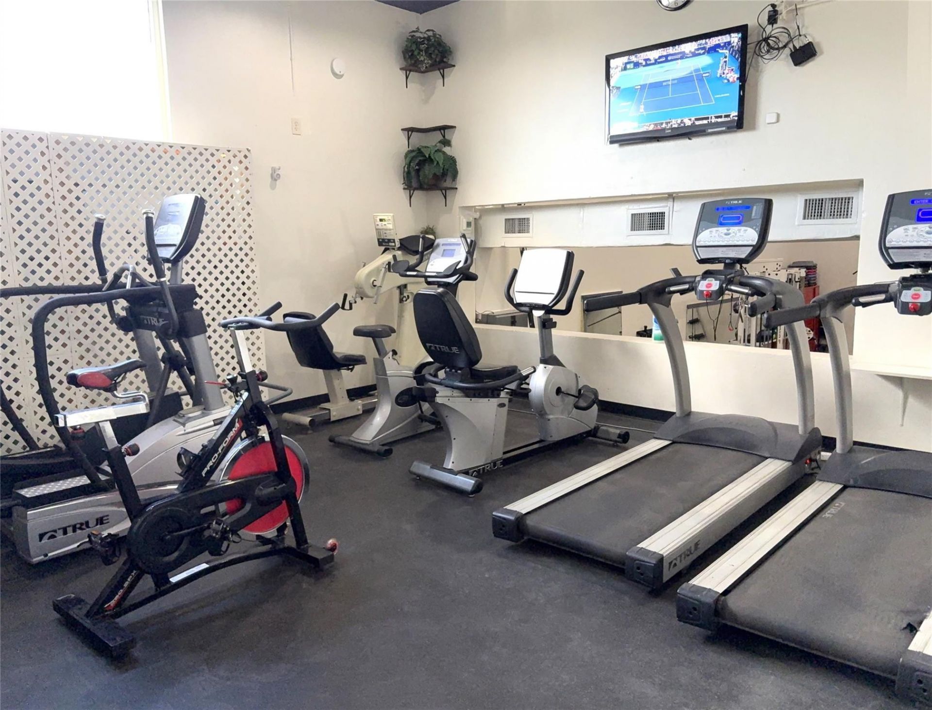 620 Tennis Club Drive, Unit 105, Fort Lauderdale, FL 33311 Photo