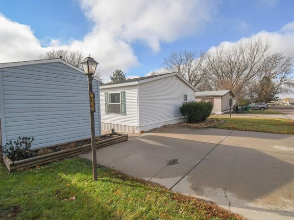 6103 Chickadee Pl, Sioux Falls, SD 57107