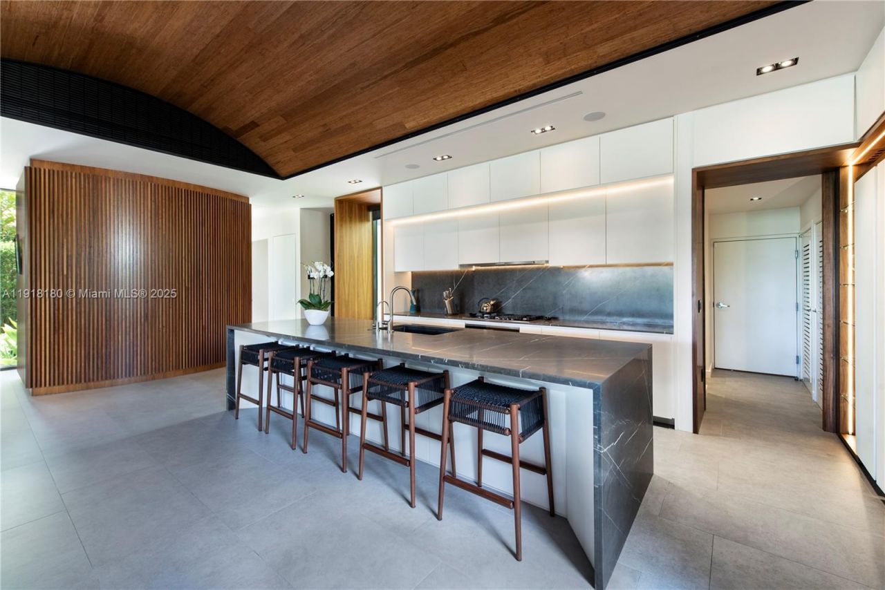 8055 Noremac Ave, Miami Beach, FL 33141 Photo