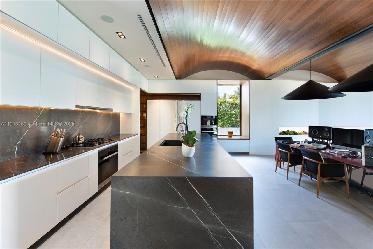 8055 Noremac Ave, Miami Beach, FL 33141 Photo