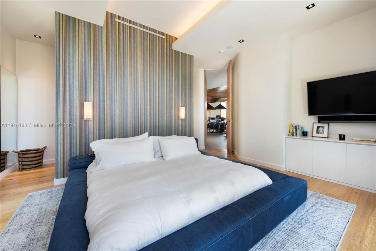 8055 Noremac Ave, Miami Beach, FL 33141 Photo