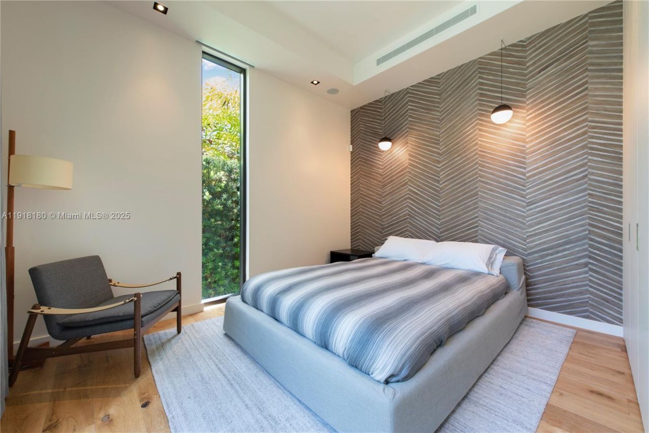 8055 Noremac Ave, Miami Beach, FL 33141 Photo