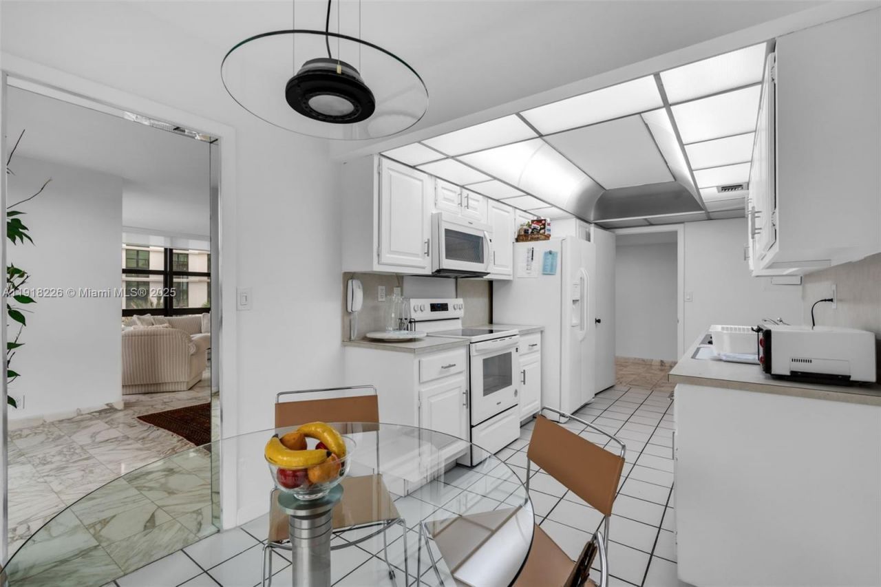 1121 Crandon Blvd, Unit E302, Key Biscayne, FL 33149 Photo