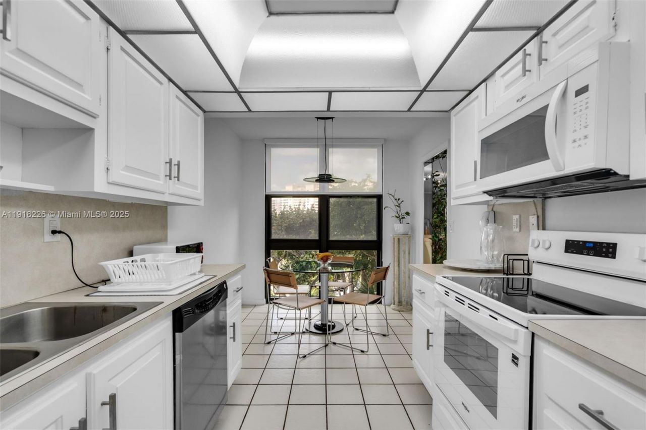 1121 Crandon Blvd, Unit E302, Key Biscayne, FL 33149 Photo