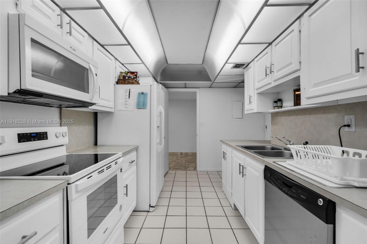 1121 Crandon Blvd, Unit E302, Key Biscayne, FL 33149 Photo