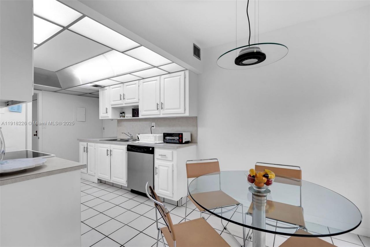 1121 Crandon Blvd, Unit E302, Key Biscayne, FL 33149 Photo