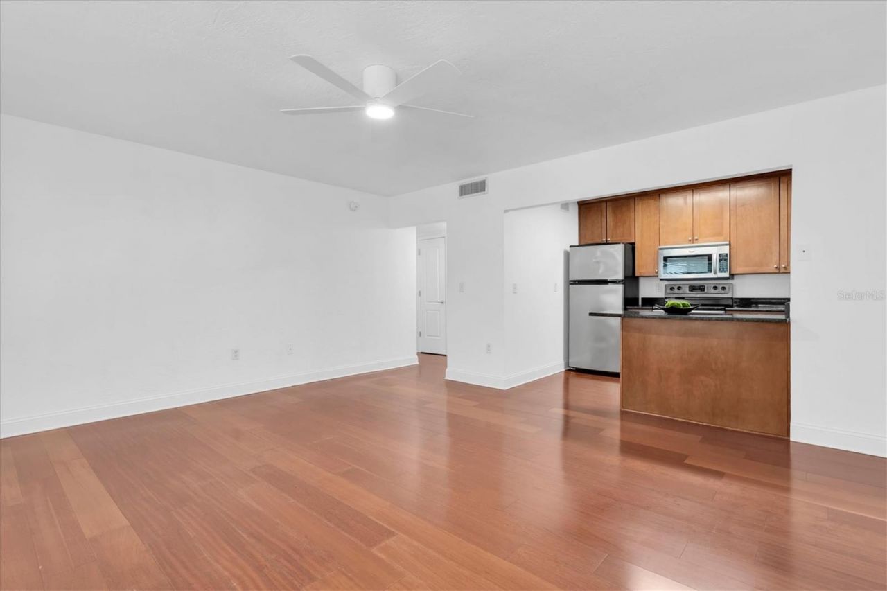 210 5th Avenue S, Unit 403, Saint Petersburg, FL 33701 Photo