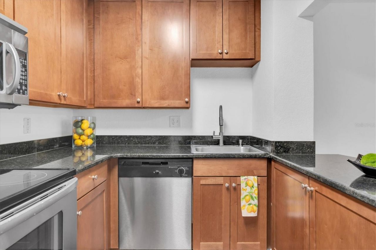 210 5th Avenue S, Unit 403, Saint Petersburg, FL 33701 Photo