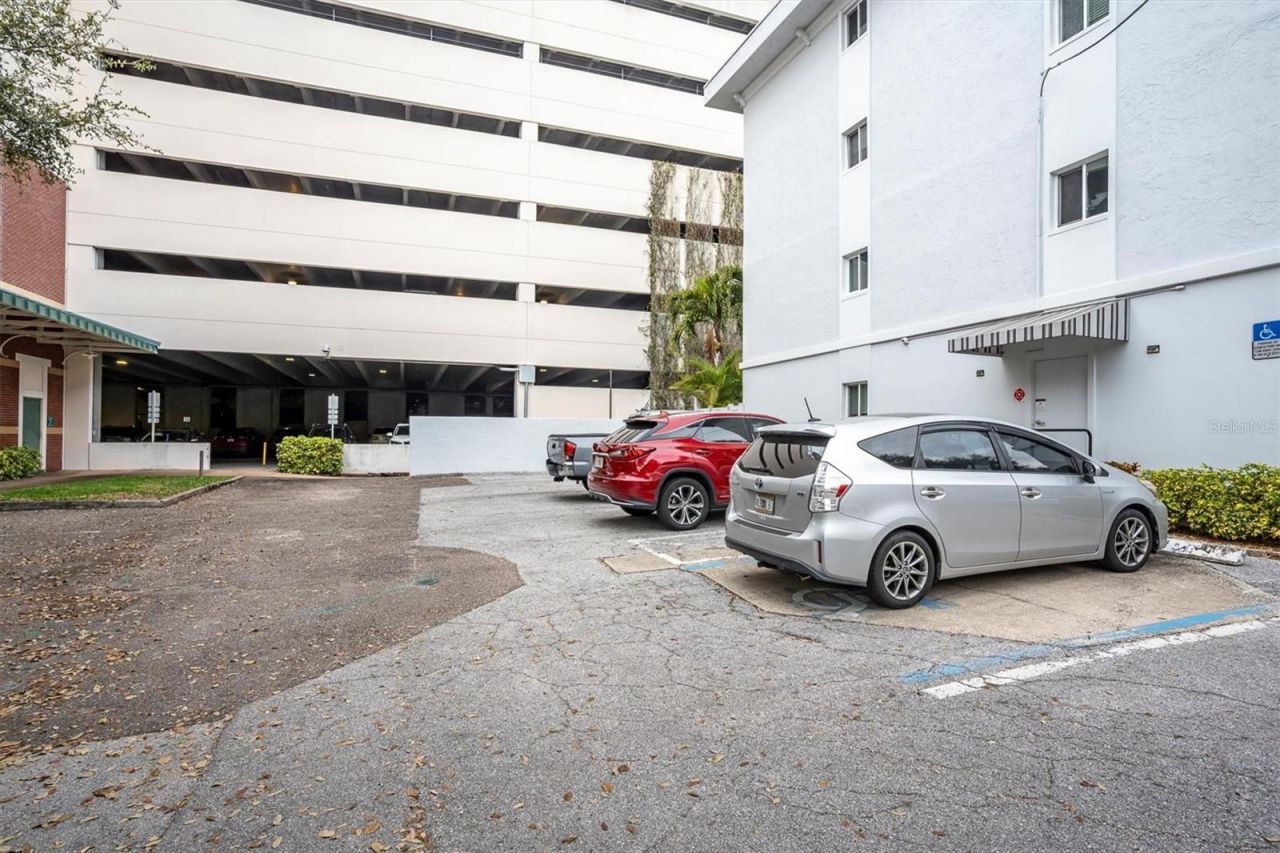 210 5th Avenue S, Unit 403, Saint Petersburg, FL 33701 Photo