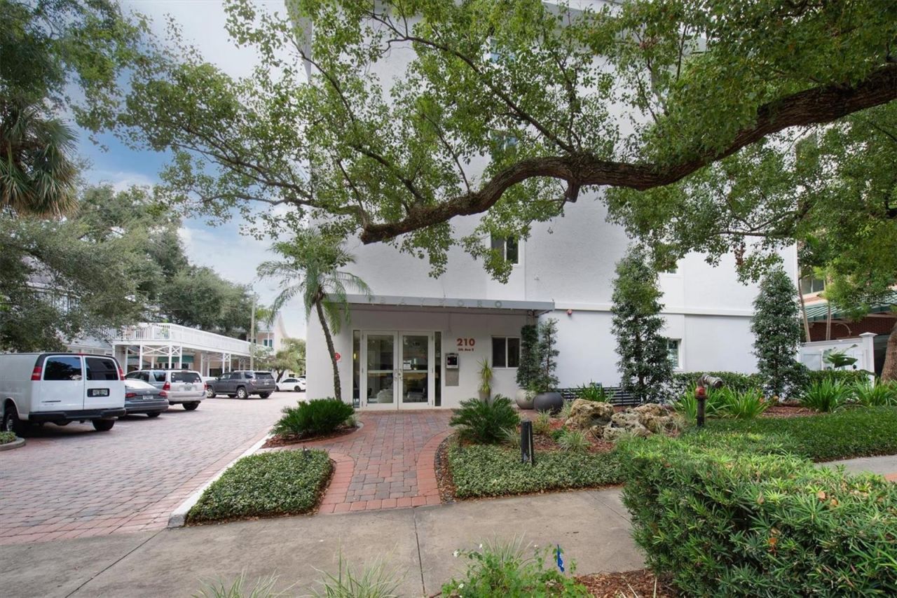 210 5th Avenue S, Unit 403, Saint Petersburg, FL 33701 Photo